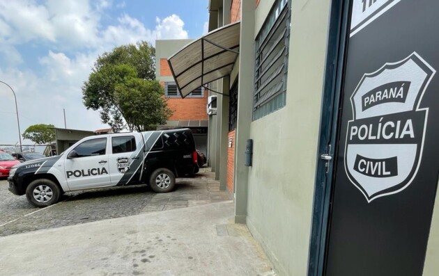 Homens foram detidos e levados para a delegacia da Polícia Civil