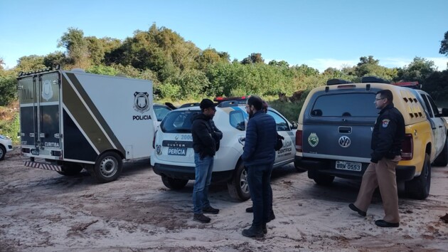 Equipes da Polícia Militar, Polícia Civil e Instituto Médico Legal (IML) estiveram no local