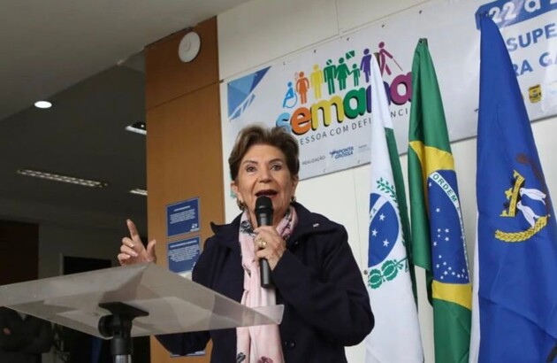 Elizabeth discursando na abertura da Semana da Pessoa com Deficiência.