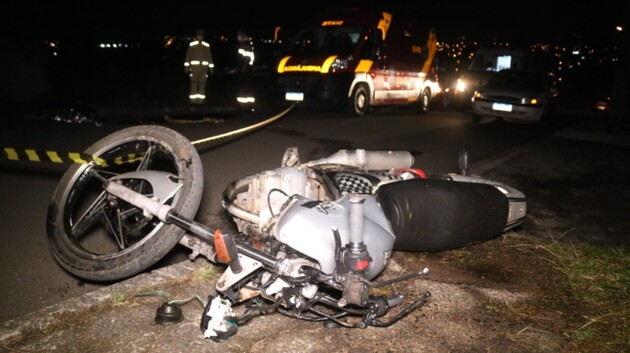 Acidente foi na esquina entre as ruas Barão de Penedo e Ercílio Slaviero