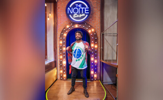 Participação do comediante Alorino Junior no programa 'The Noite'