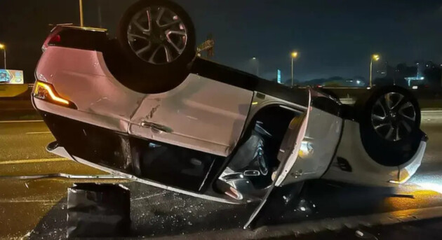 Paula Fernandes dirigia o carro no momento do acidente.