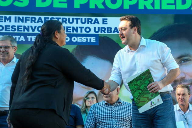 Atual governador, Carlos Massa Ratinho Jr. lidera corrida eleitoral