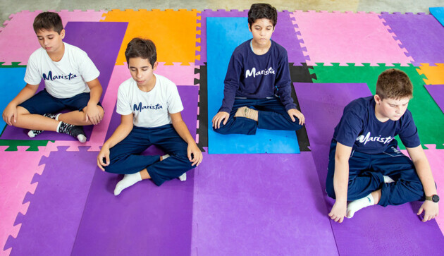 Quatro benefícios do yoga para crianças e adolescentes