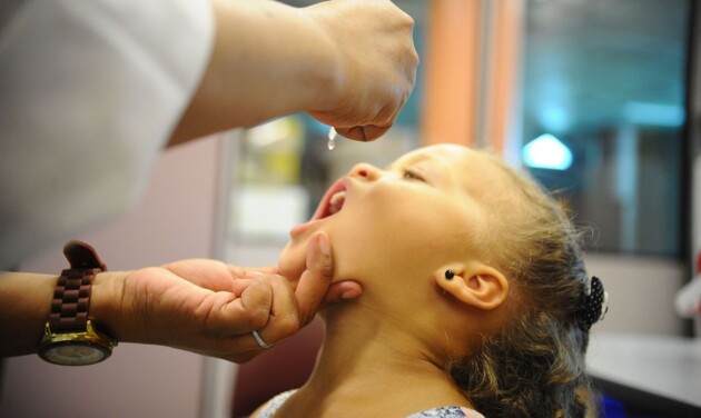 Apenas 34% do público-alvo de 1 a 4 anos tomou a vacina contra a poliomielite.