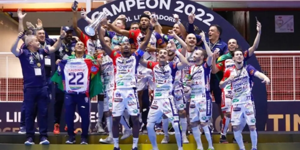 Título foi conquistado neste domingo (2), após vitória de 3 a 1 sobre o Peñarol