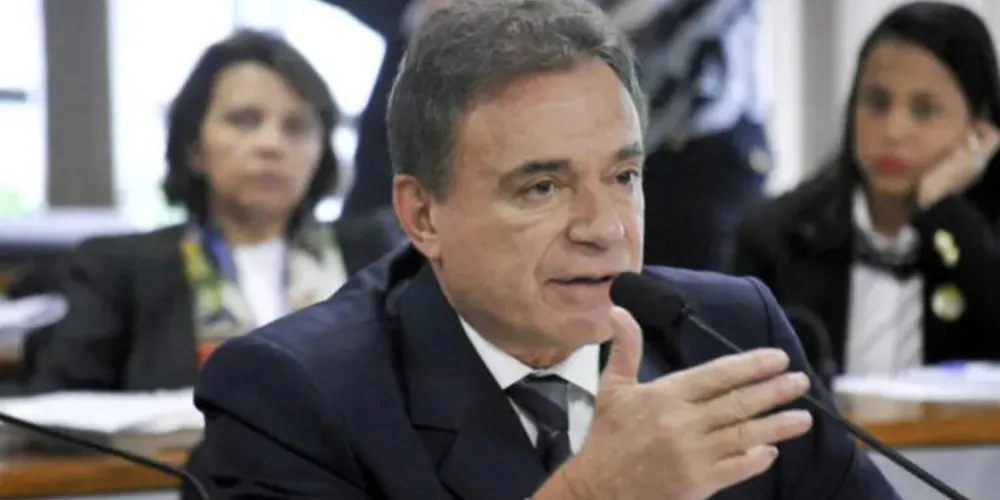 Senador desde 1999, Dias busca o terceiro mandato consecutivo como senador do Paraná