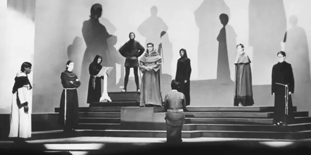 Para comemorar o aniversário, público, artistas, produtores e trabalhadores do Festival relembram a história e a trajetória que transformou o Festival em um dos mais antigos e respeitados eventos de teatro do país.