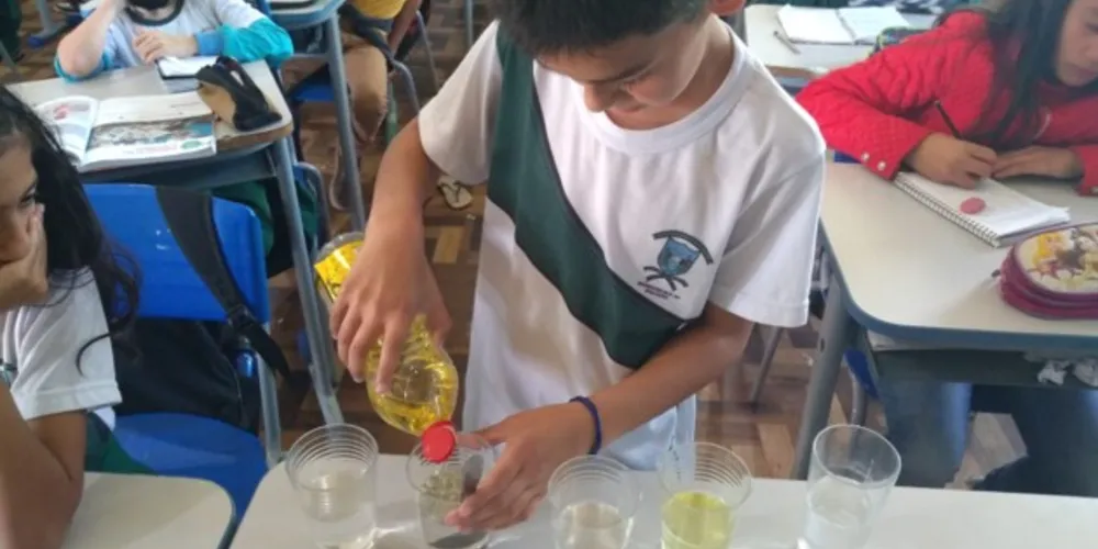 Práticas ocorreram com as duas turmas, em momentos em sala de aula e experiências em casa