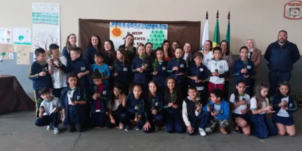 Entre os destaques, alunos receberam mudas de árvore da Klabin