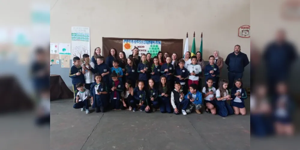 Entre os destaques, alunos receberam mudas de árvore da Klabin
