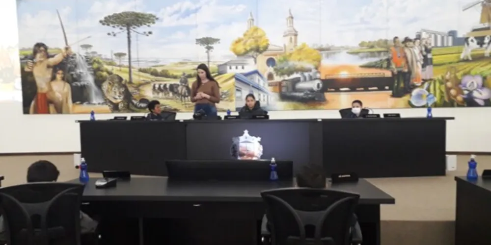 Elementos pertinentes ao Legislativo foram implementados junto aos alunos