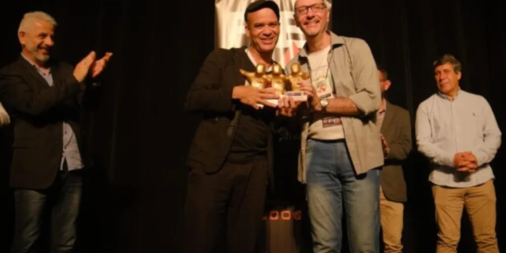 Universidade Estadual de Ponta Grossa (UEPG) encerrou, na noite deste domingo (13), a Mostra Nacional de Teatro