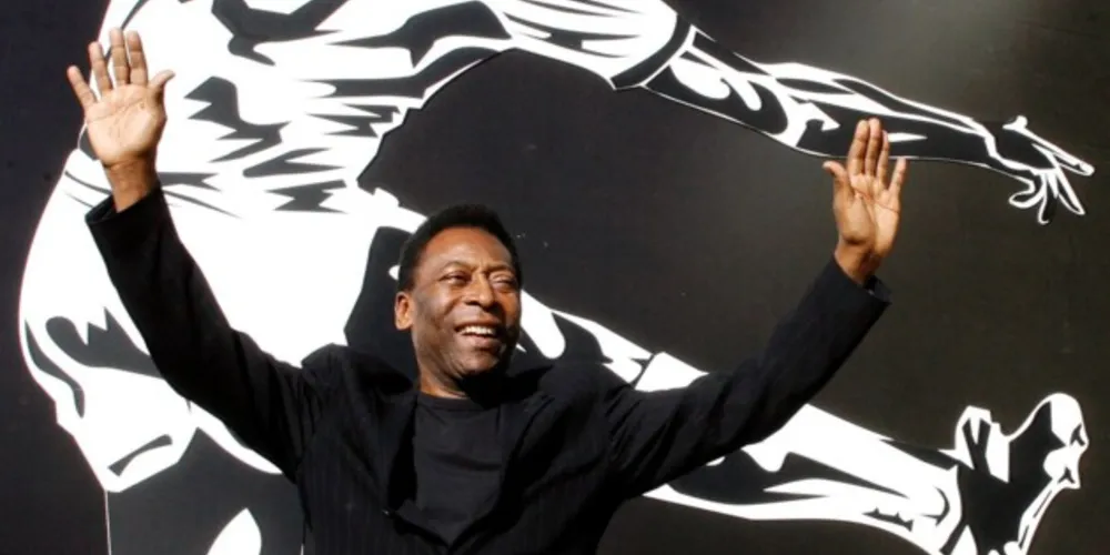 Rei do Futebol está internado no Hospital Albert Einsten desde a última terça-feira (29)