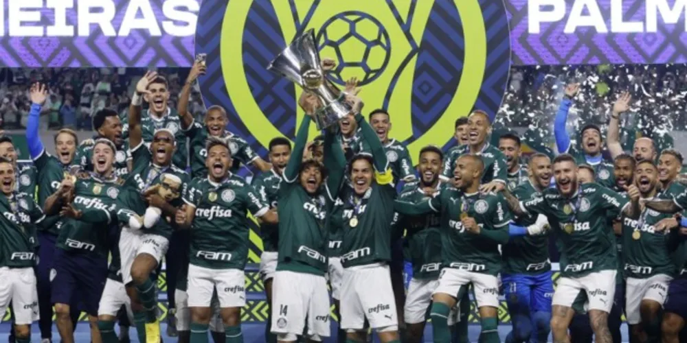 Capitão Gustavo Gomez levantou a taça com o 'xará' Scarpa