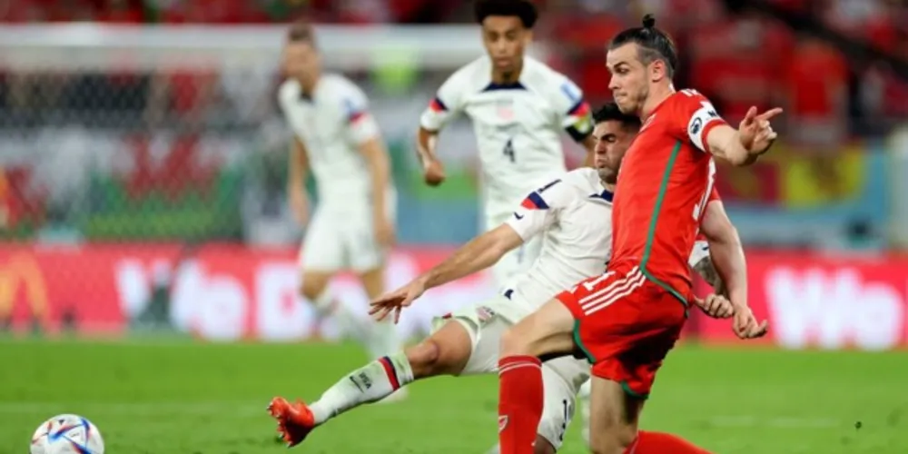 Partida ocorreu no Estádio Ahmad Bin Ali durante a tarde desta segunda-feira (21)