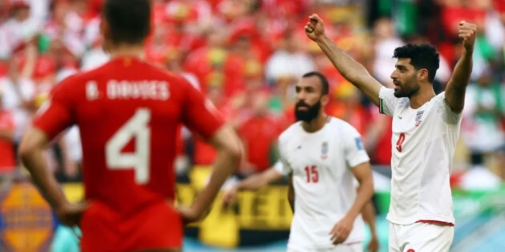 Com um a mais, iranianos triunfaram por 2 a 0 no Grupo B