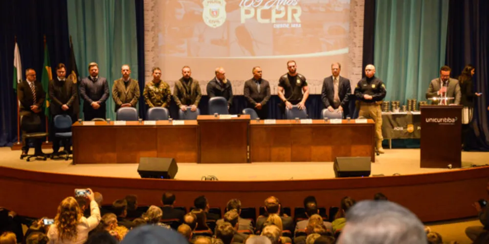 Cerimônia em Curitiba contou com entrega de medalhas de mérito aos servidores de destaque na corporação