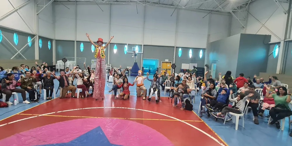 Artistas circenses de PG recebem prêmio nacional de acessibilidade