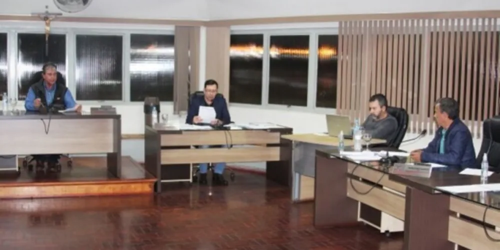 Lei consiste em um conjunto de regras que disciplina o funcionamento da administração