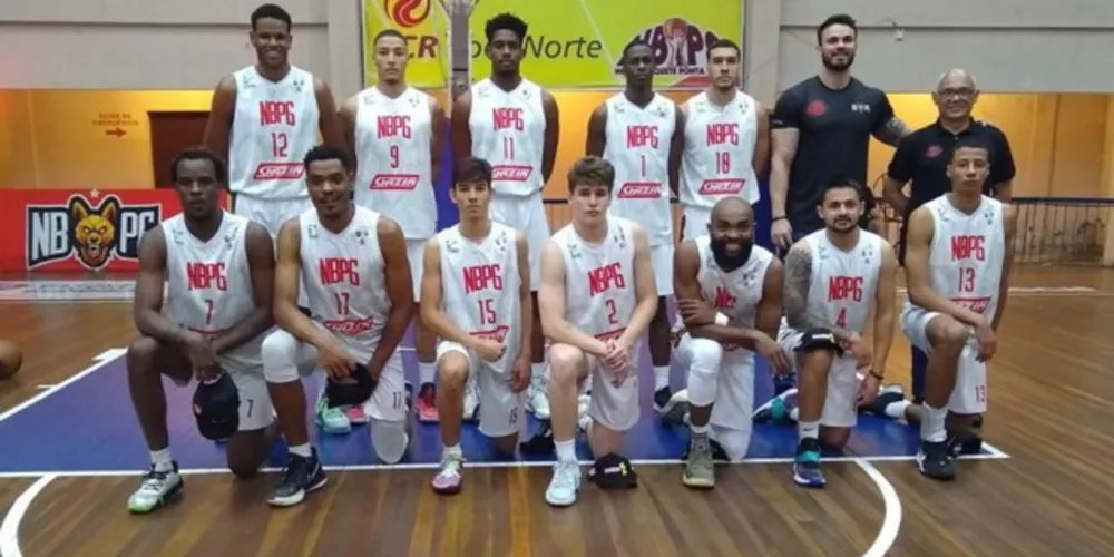 Time mescla experiência e jovens atletas do projeto