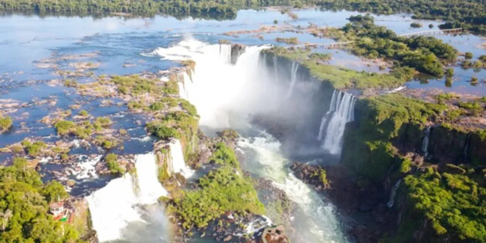 Acesso foi liberado após diminuição no fluxo de água no Rio Iguaçu