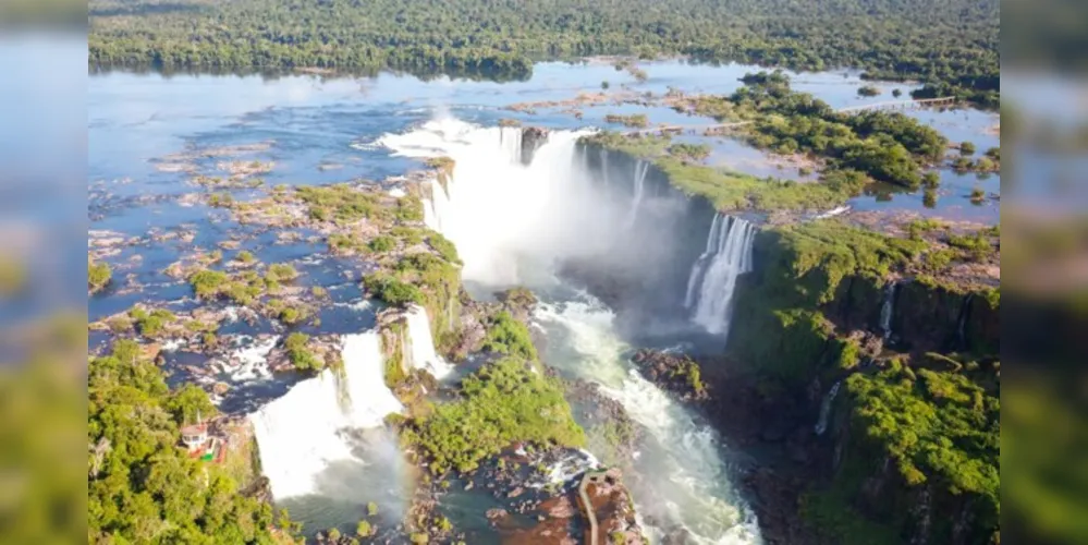 Acesso foi liberado após diminuição no fluxo de água no Rio Iguaçu