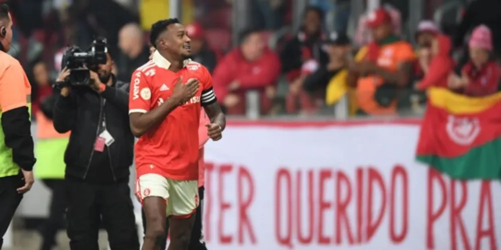 Edenilson fez o gol de empate do colorado no início do 2º tempo