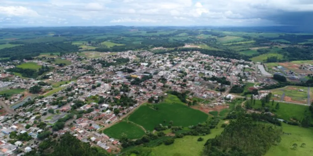 Levantamento mensal leva em conta os depósitos realizados às 19 cidades da Associação dos Municípios dos Campos Gerais (AMCG)