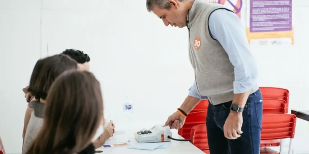 Acompanhado de correligionários, ele disse que sua expectativa é que as pessoas votem de forma consciente neste primeiro turno das eleições gerais