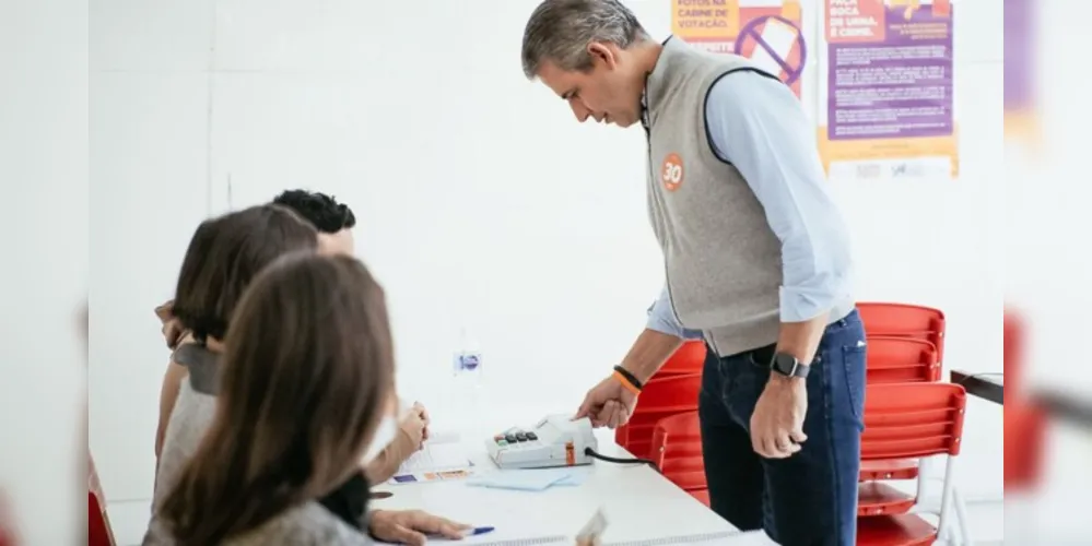 Acompanhado de correligionários, ele disse que sua expectativa é que as pessoas votem de forma consciente neste primeiro turno das eleições gerais