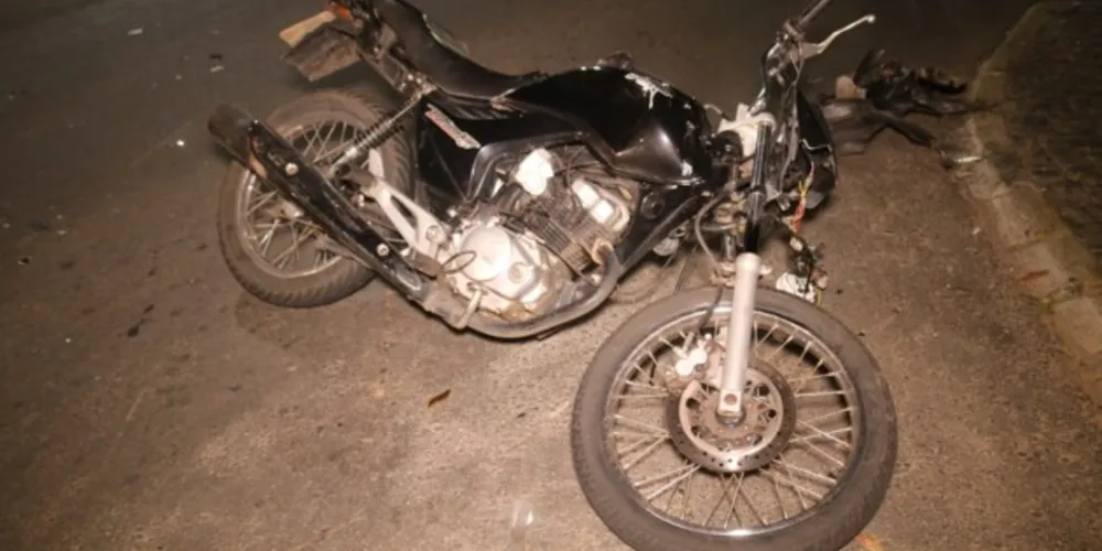 O motociclista sofreu uma fratura na tíbia e na fíbula.