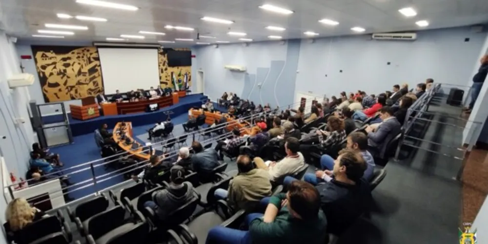 A audiência pública reuniu vereadores, secretários, lideranças e a comunidade em geral na Câmara