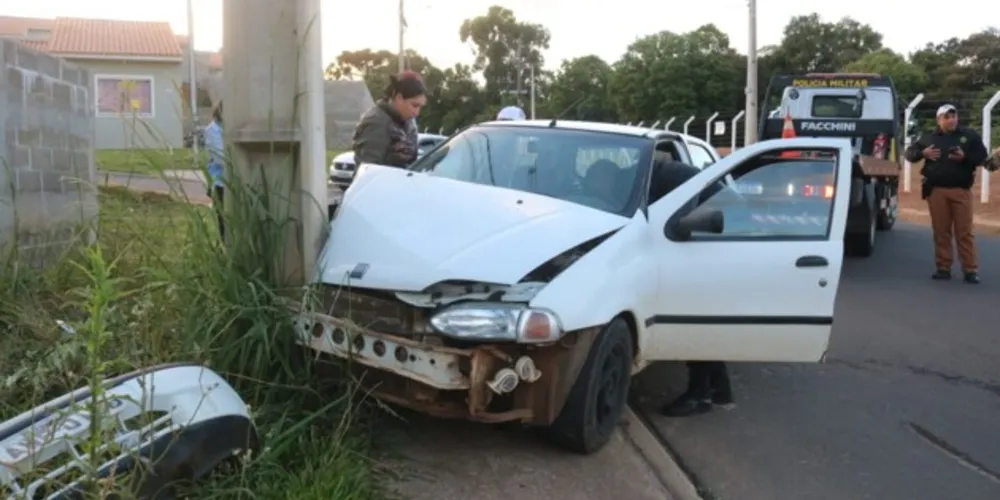 Acidente aconteceu na madrugada deste sábado (19), em Ponta Grossa
