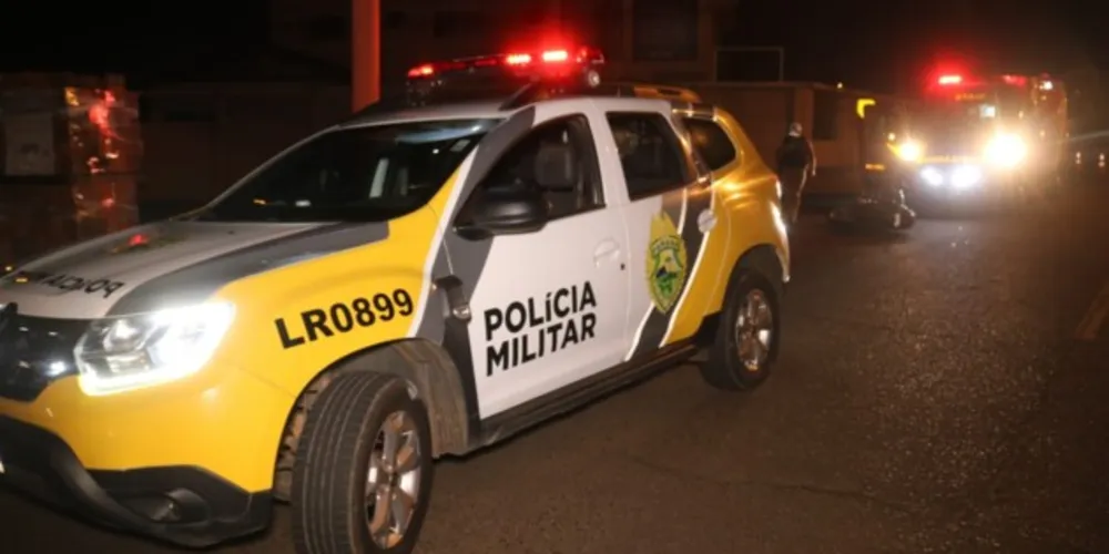 Equipes da Polícia Militar (PM) e do Corpo de Bombeiros estiveram no local da ocorrência