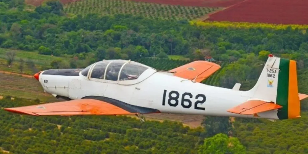 Buscas por avião desaparecido seguem na manhã deste sábado