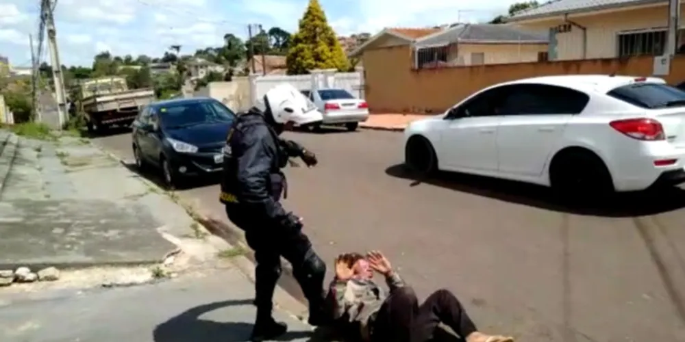 Vigilante espanca morador de rua em bairro de PG