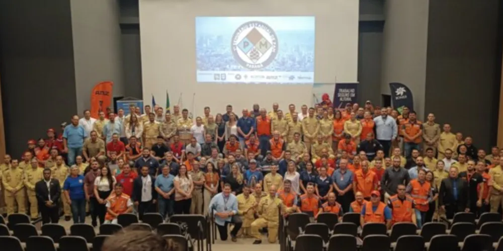 Conversas reuniram vários Bombeiros na sede da Associação Comercial de Ponta Grossa