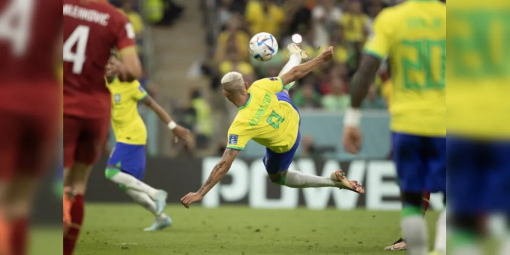 Richarlison foi o responsável por balançar as redes do Brasil com direito a golaço de voleio.