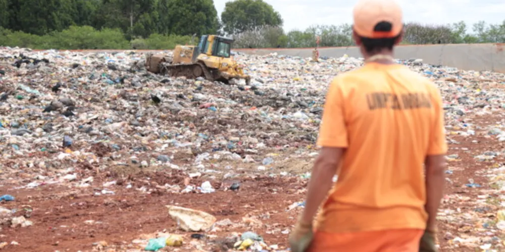 'Aterro Botuquara' tem 44 hectares e 21 destes em maciço - área em que era feito o depósito dos resíduos)