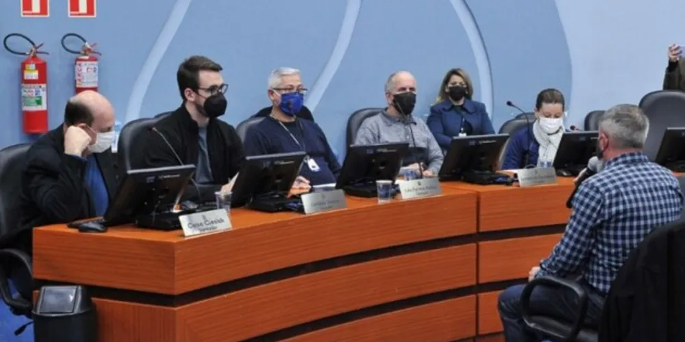 Compõem a CPI da Saúde os vereadores Celso Cieslak (PRTB), Geraldo Stocco (PV), Léo Farmacêutico (PV), Jairton (União) e Joce Canto (PSC).