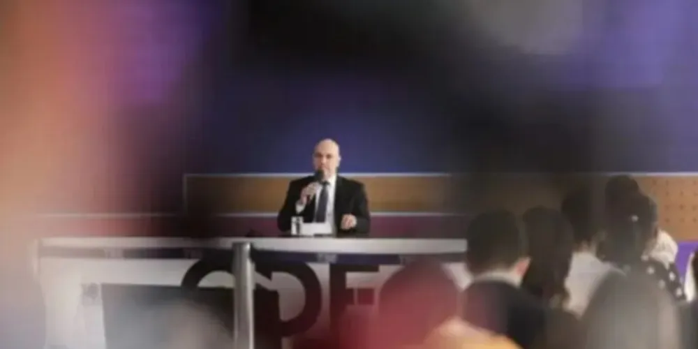 Após ser intimado por Moraes, o diretor-geral da PRF, Silvinei Vasques, participou de reunião, no início da tarde deste domingo (30), com o ministro