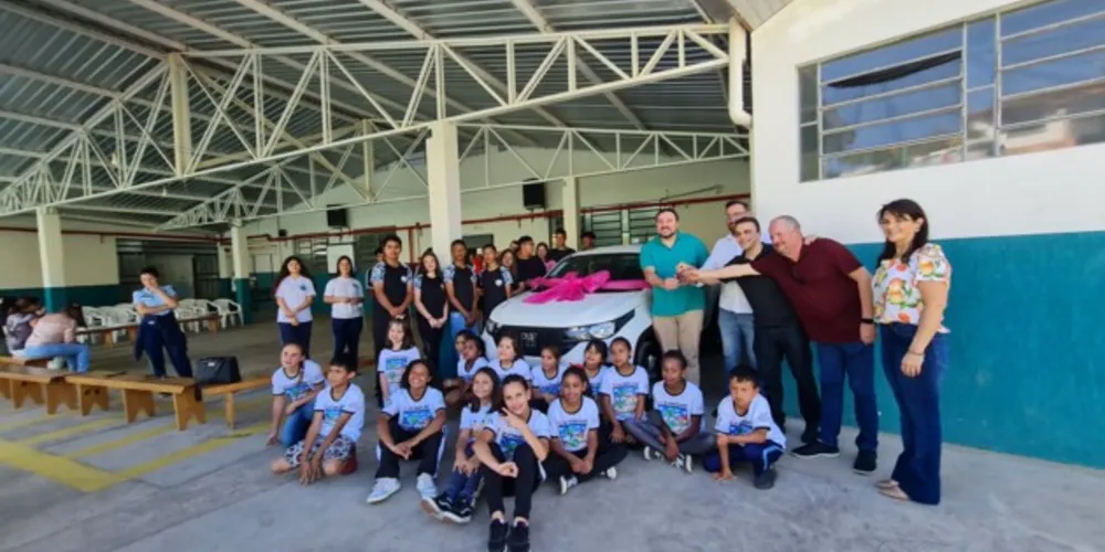 Parlamentar esteve presente na Casa da Criança e do Adolescente Padre Marcello Quilci