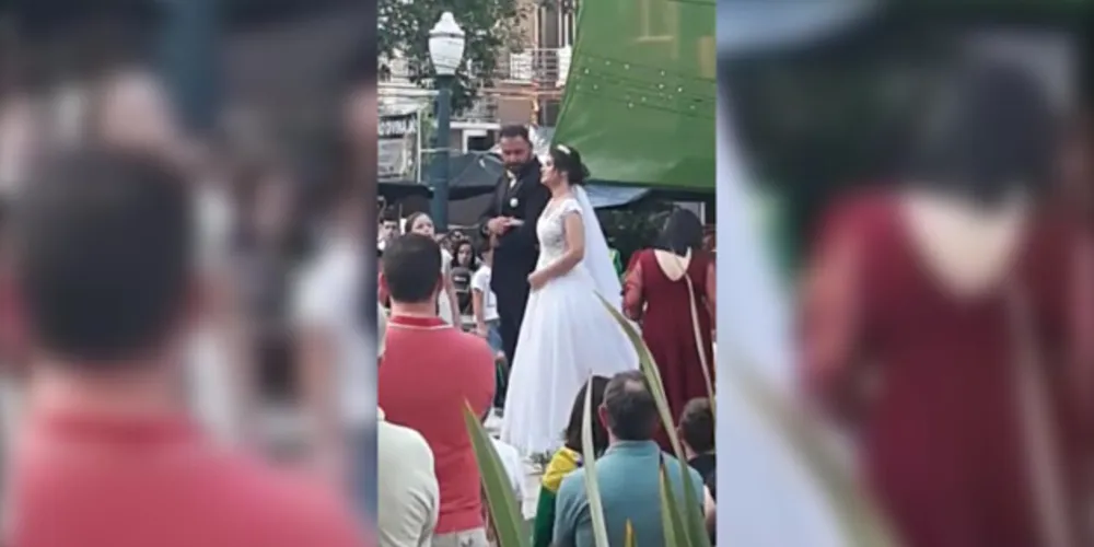 Os noivos, Jesarela Carvalho e Rodrigo Tramontim, tinham cancelado a cerimônia para participar da mobilização, mas foram surpreendidos pelos participantes do acampamento.