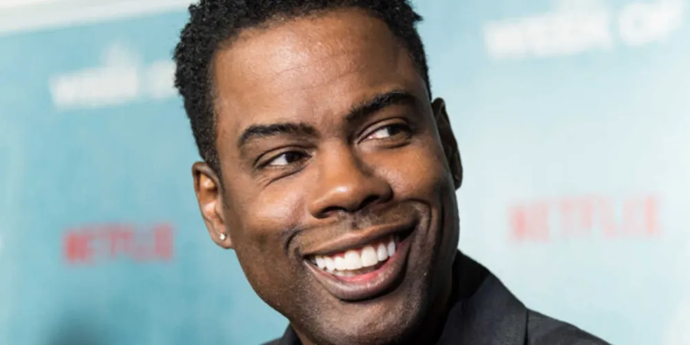 O comediante Chris Rock será o primeiro a estrear a função com uma performance ao vivo em um evento global em 2023.