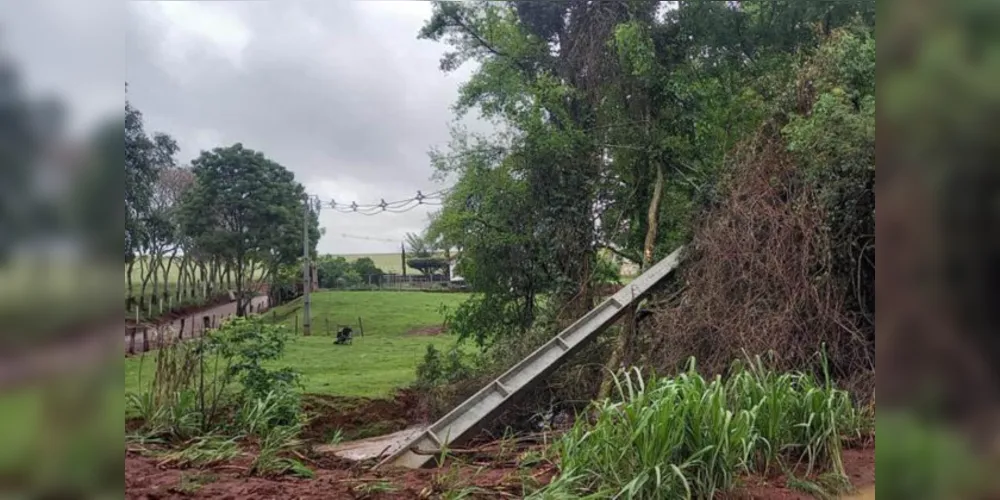 Fortes temporais atingiram as regiões Oeste e Sudoeste do Paraná. Várias equipes realizam atendimentos pelo Estado