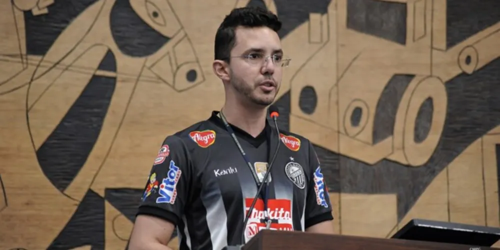 Erick pediu um posicionamento da Prefeitura Municipal sobre os atos no centro da cidade.