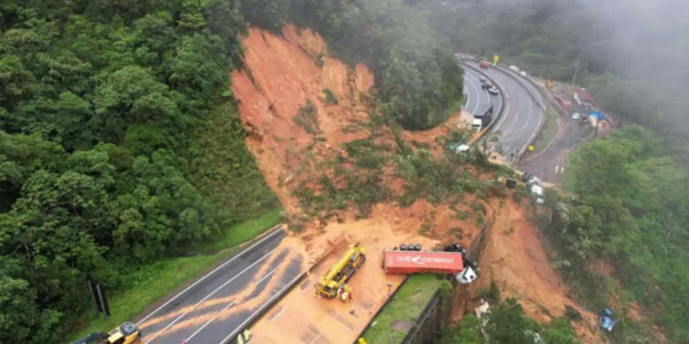 Situação aconteceu no quilômetro 669, na BR-376, em Guaratuba