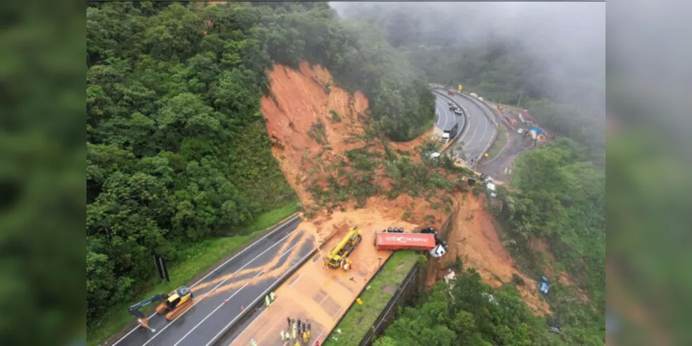 Situação aconteceu no quilômetro 669, na BR-376, em Guaratuba