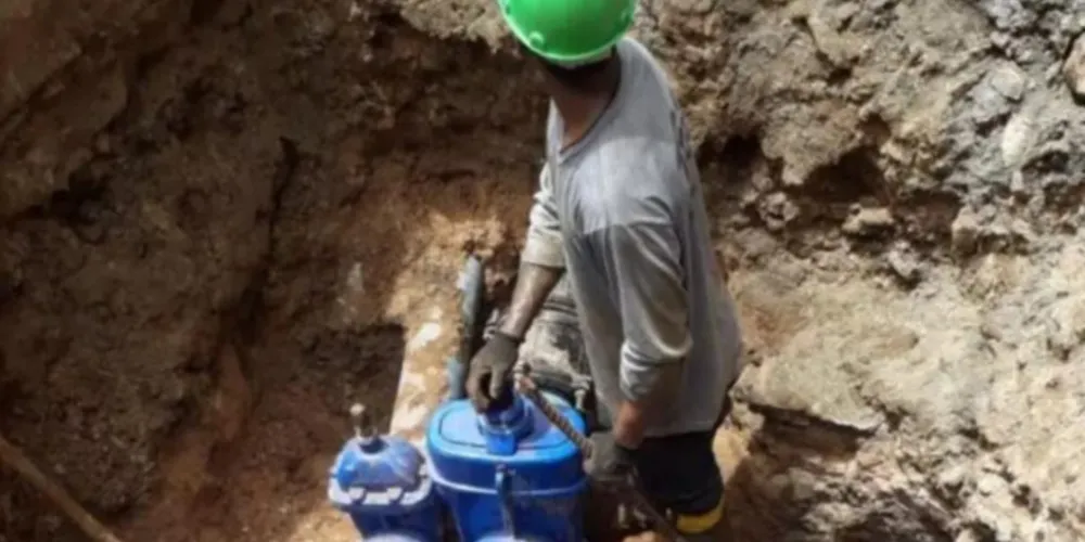 Rompimento de adutora ainda afeta abastecimento em Guaragi